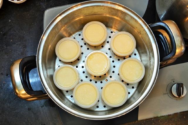 cach-lam-banh-flan-hap-cach-thuy.jpg