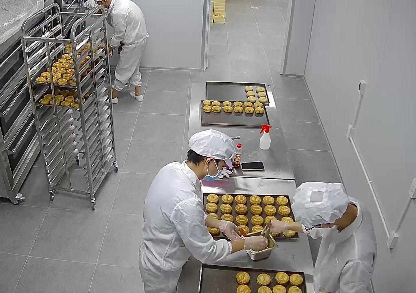 nhan-vien-tahu-lam-banh-trung-thu6